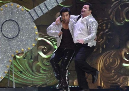 Ranbir Kapoor and Rishi Kapoor rock IIFA Awards